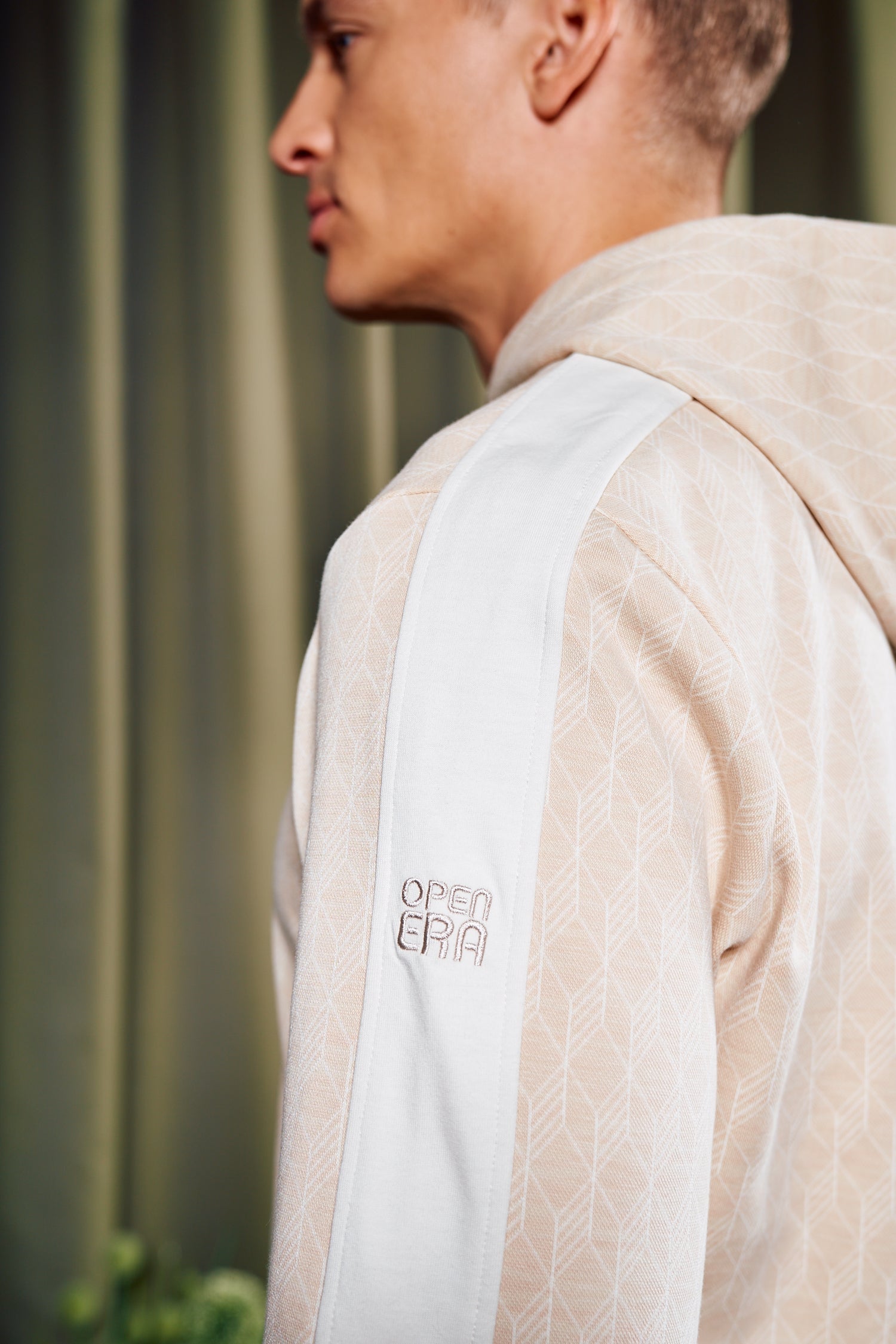 Geo Hoody – Sportlich-lässiger Hoodie in Beige