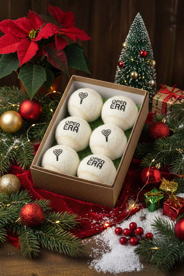 Weihnachts-Bundle: Weißer Retro Tennisball in Geschenkverpackung